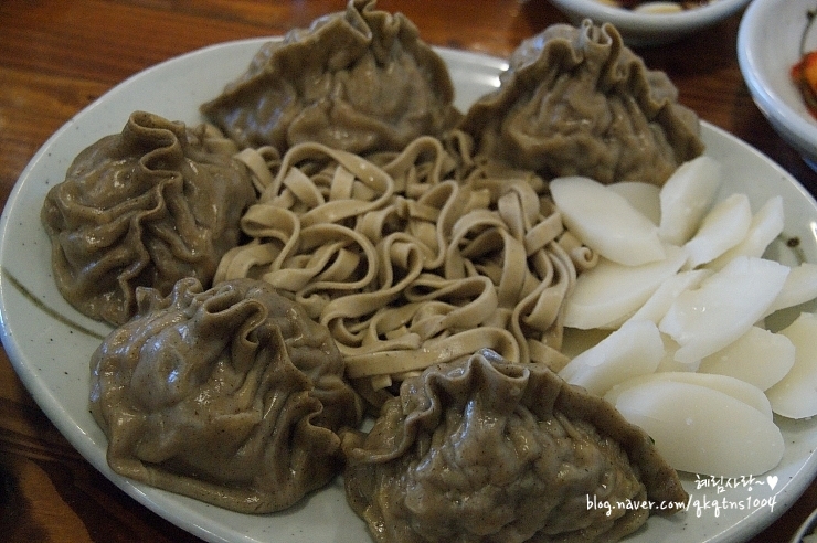 [용암리막국수/양주맛집] 용암리 막국수에서 시원하고 개운한 만두전골과 뜨끈하면서 구수담백한 메밀칼국수 먹고 왔어요.